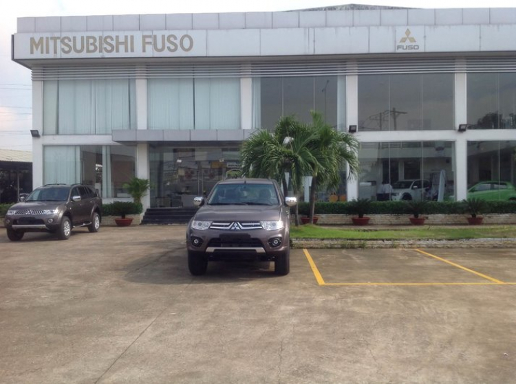 Mitsubishi Pajero Sport có thêm bản máy xăng 4x4 AT