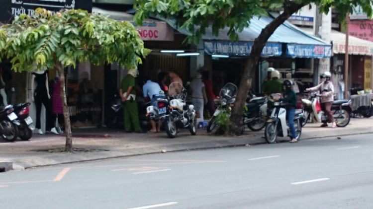 mấy bác cho em hỏi...