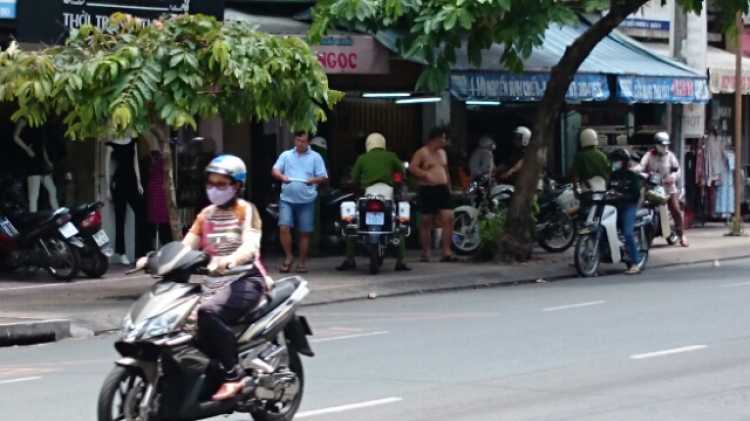 mấy bác cho em hỏi...