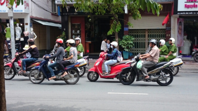 mấy bác cho em hỏi...