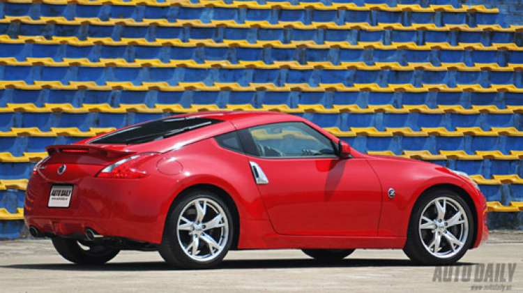 Lần đầu cầm lái huyền thoại Nissan 370Z