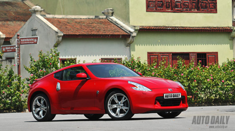 Lần đầu cầm lái huyền thoại Nissan 370Z