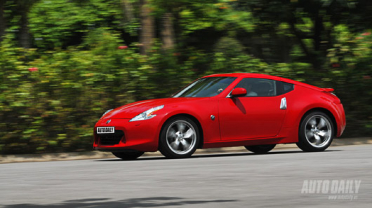 Lần đầu cầm lái huyền thoại Nissan 370Z