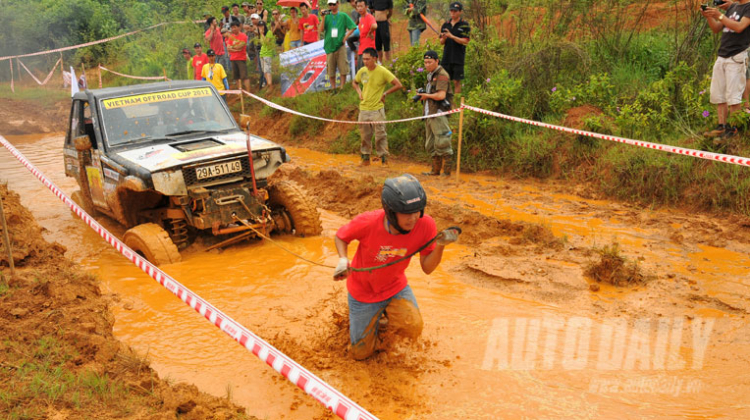 Ảnh "nóng" Vietnam Offroad Cup 2012, mời các cụ ngắm ạ!