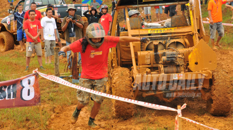 Ảnh "nóng" Vietnam Offroad Cup 2012, mời các cụ ngắm ạ!