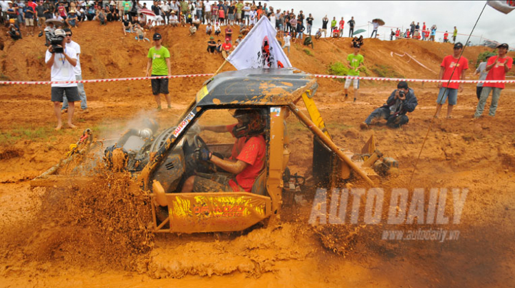 Ảnh "nóng" Vietnam Offroad Cup 2012, mời các cụ ngắm ạ!