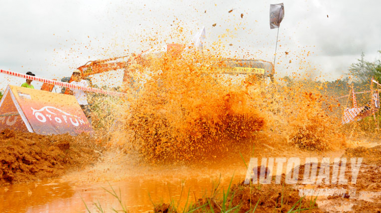 Ảnh "nóng" Vietnam Offroad Cup 2012, mời các cụ ngắm ạ!