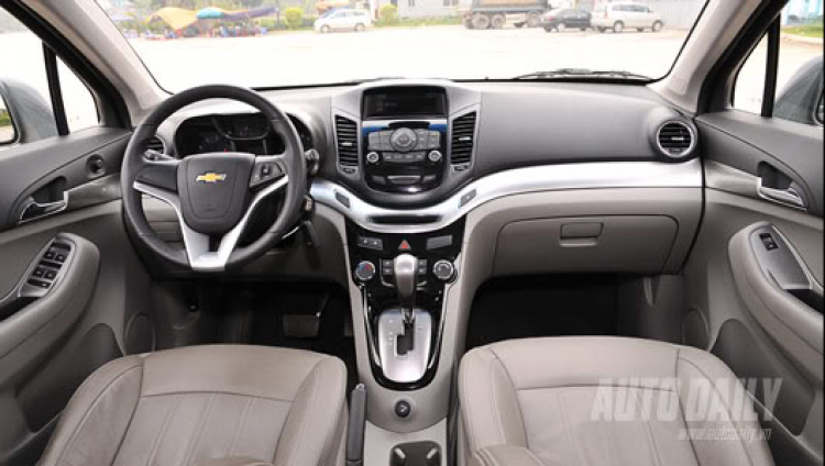 So sánh Chevrolet Orlando LTZ và Toyota Innova G 2012