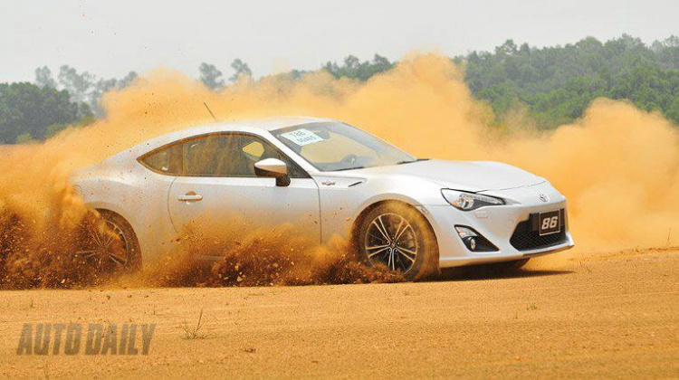 Có tấm ảnh đẹp Toyota 86 tại Việt Nam! Mời các cụ ngắm ạ!