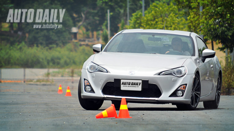 Chúng em đi test Toyota FT86