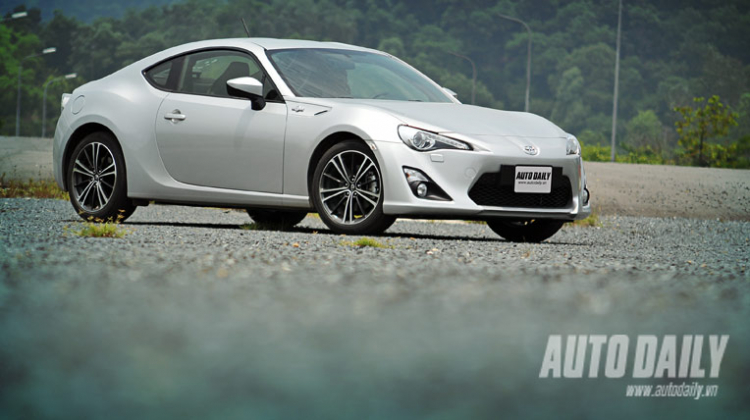 Chúng em đi test Toyota FT86