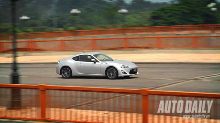 Chúng em đi test Toyota FT86