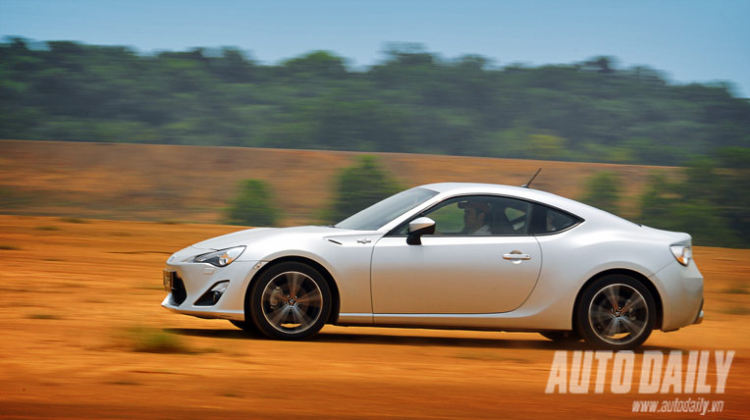 Chúng em đi test Toyota FT86