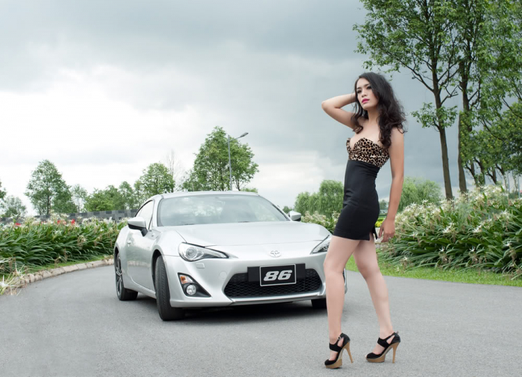 Người mẫu Khánh Huyền - Venus MB nóng bỏng bên Toyota 86