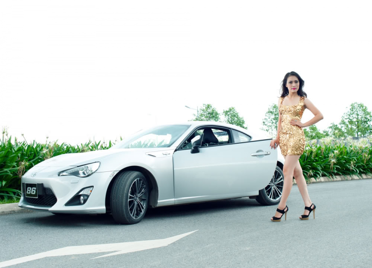 Người mẫu Khánh Huyền - Venus MB nóng bỏng bên Toyota 86