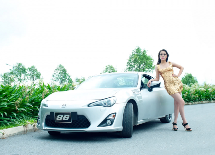 Người mẫu Khánh Huyền - Venus MB nóng bỏng bên Toyota 86