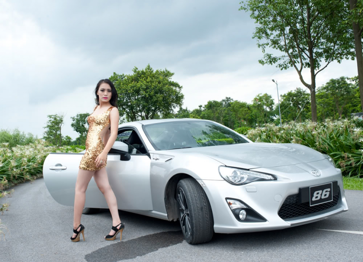 Người mẫu Khánh Huyền - Venus MB nóng bỏng bên Toyota 86