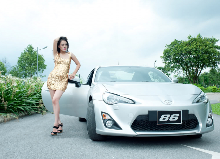 Người mẫu Khánh Huyền - Venus MB nóng bỏng bên Toyota 86