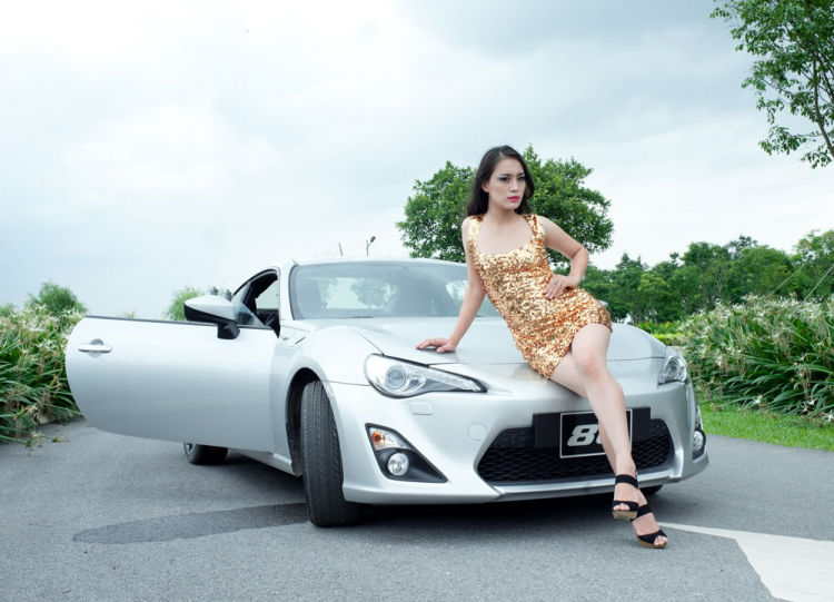 Người mẫu Khánh Huyền - Venus MB nóng bỏng bên Toyota 86