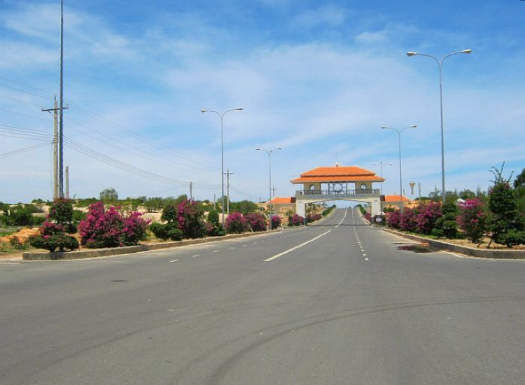 Có bác nào đi Bàu Trắng-Bình Thuận đường ven biển ra Phan Rí Cửa không? Có bác nào đi Bàu Trắng-Bình Thuận đường ven biển ra Phan Rí Cửa không?