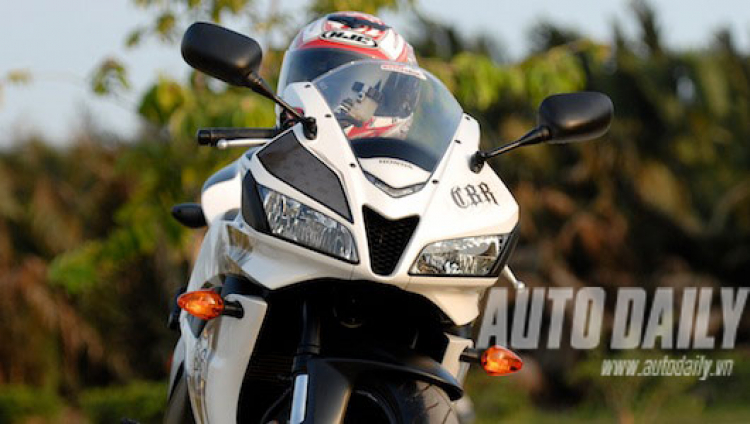 Honda CBR600RR Phoenix: Chiến binh đường phố