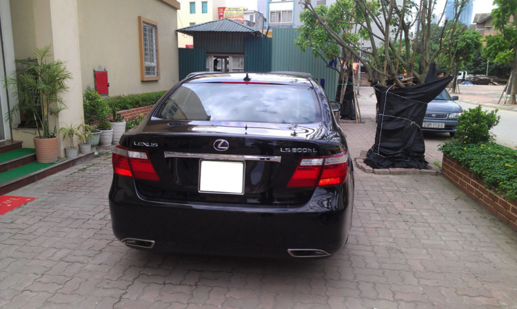 Khám phá thử tính năng chiếc Lexus LS600hL của 1 đại gia BĐS Hà Thành