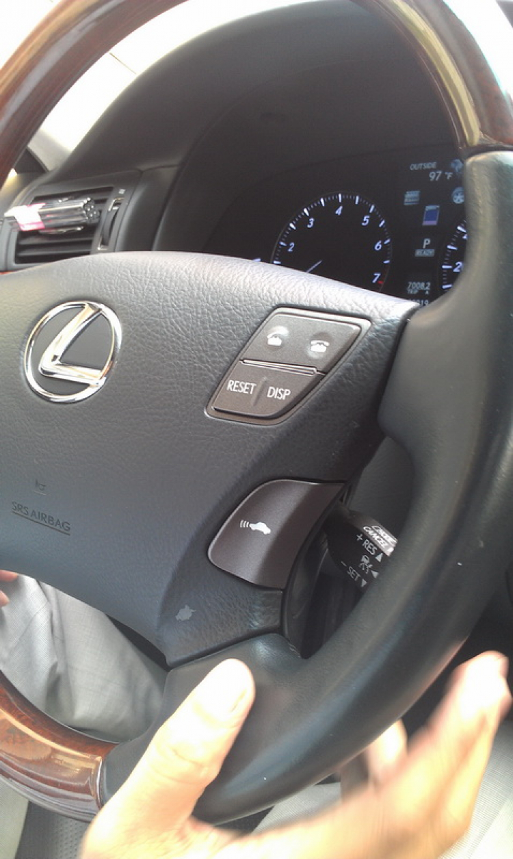 Khám phá thử tính năng chiếc Lexus LS600hL của 1 đại gia BĐS Hà Thành