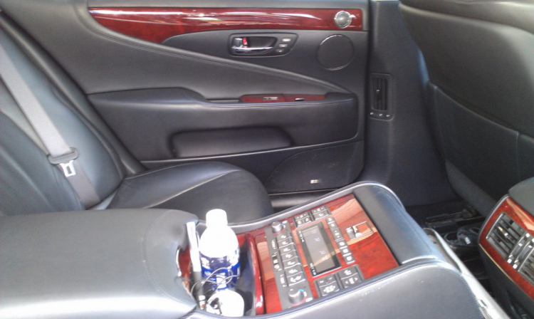 Khám phá thử tính năng chiếc Lexus LS600hL của 1 đại gia BĐS Hà Thành Khám phá thử tính năng chiếc Lexus LS600hL của 1 đại gia BĐS Hà Thành