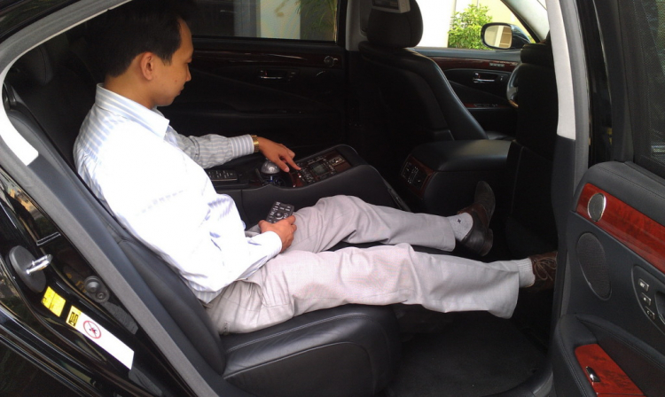 Khám phá thử tính năng chiếc Lexus LS600hL của 1 đại gia BĐS Hà Thành