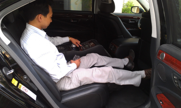 Khám phá thử tính năng chiếc Lexus LS600hL của 1 đại gia BĐS Hà Thành Khám phá thử tính năng chiếc Lexus LS600hL của 1 đại gia BĐS Hà Thành