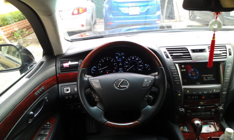 Khám phá thử tính năng chiếc Lexus LS600hL của 1 đại gia BĐS Hà Thành Khám phá thử tính năng chiếc Lexus LS600hL của 1 đại gia BĐS Hà Thành