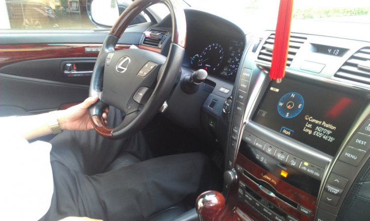 Khám phá thử tính năng chiếc Lexus LS600hL của 1 đại gia BĐS Hà Thành Khám phá thử tính năng chiếc Lexus LS600hL của 1 đại gia BĐS Hà Thành