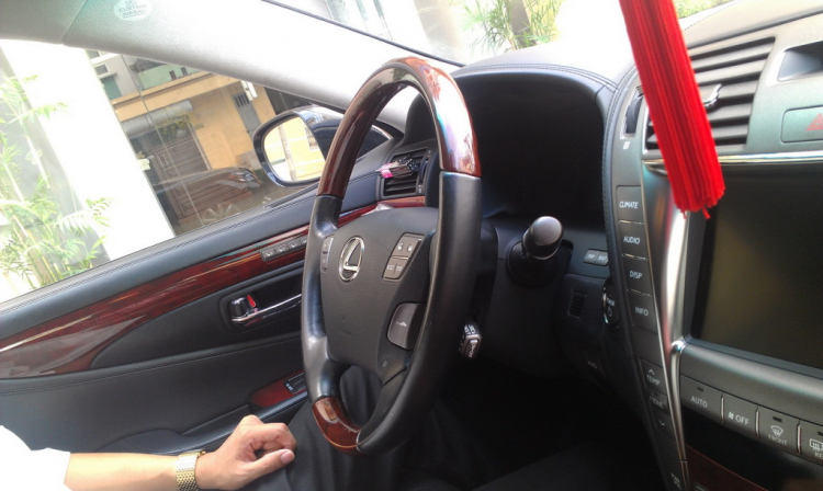 Khám phá thử tính năng chiếc Lexus LS600hL của 1 đại gia BĐS Hà Thành Khám phá thử tính năng chiếc Lexus LS600hL của 1 đại gia BĐS Hà Thành