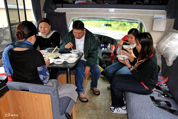 Em và nhóm CV mới làm chuyến Caravan đường xa bằng FORD RV xin trình làng cùng các bác . Em và nhóm CV mới làm chuyến Caravan đường xa bằng FORD RV xin trình làng cùng các bác .