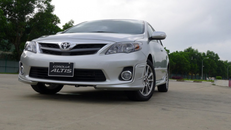 Corolla Altis phiên bản đặc biệt ra mắt tại Việt Nam