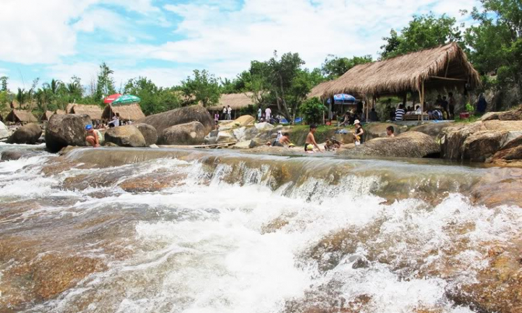 WATERLAND SUỐI THẠCH LÂM - ĐIỂM ĐẾN HẤP DẪN Ở NHA TRANG