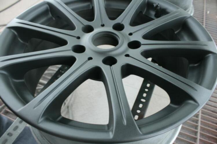 6. E lên màu cho 1 e 320i E90, đi chọp hình nghệ thuật Q7 (trang 38)