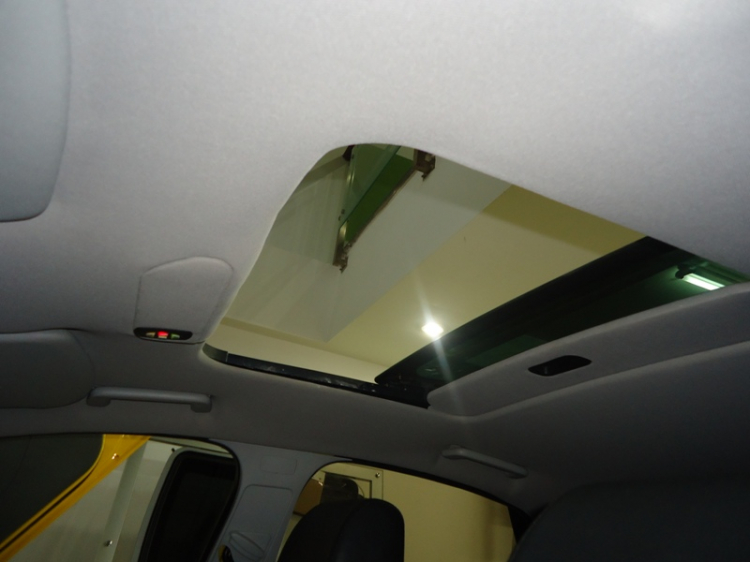 Một vài tấm ảnh của em Ford Focus trang bị thêm Sunroof 500HS (trượt ngoài)