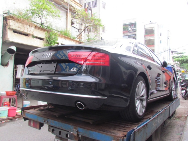 Tình cờ chụp được hàng hot Audi A8L 4.2