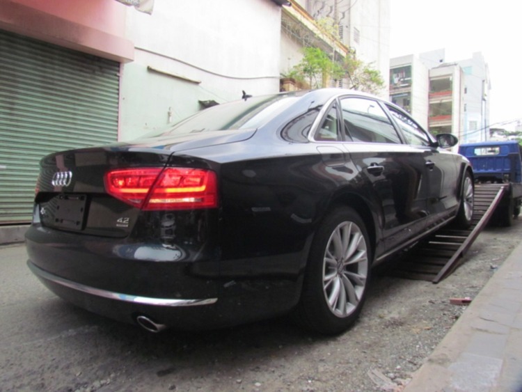 Tình cờ chụp được hàng hot Audi A8L 4.2