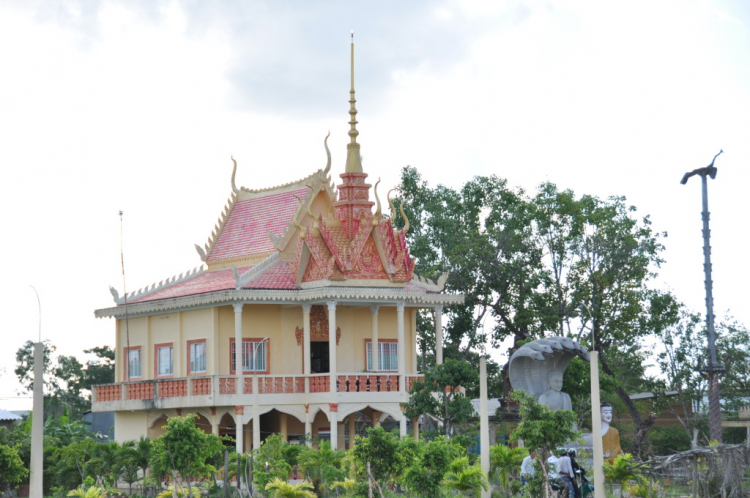 Tiến về Năm Căn vì các em thân yêu. Tiến về Năm Căn vì các em thân yêu.