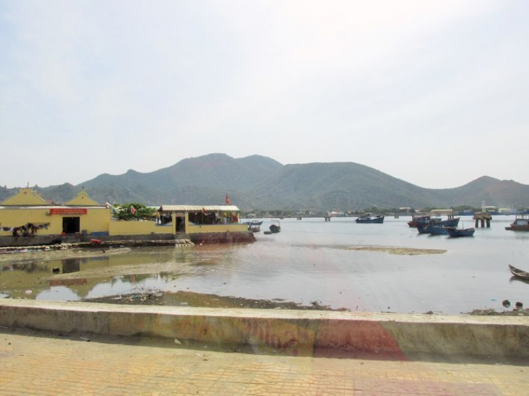 Chuyến du lịch hè 2014 biển và núi của nhà em. Chuyến du lịch hè 2014 biển và núi của nhà em.