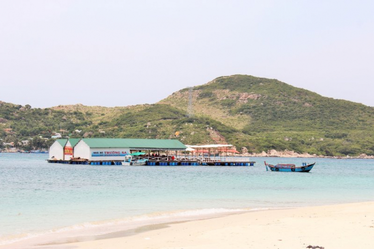 Chuyến du lịch hè 2014 biển và núi của nhà em. Chuyến du lịch hè 2014 biển và núi của nhà em.