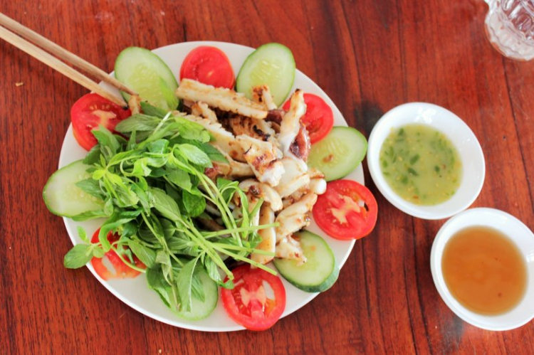 Chuyến du lịch hè 2014 biển và núi của nhà em. Chuyến du lịch hè 2014 biển và núi của nhà em.