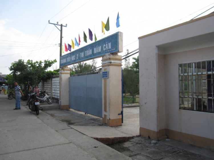 Tiến về Năm Căn vì các em thân yêu. Tiến về Năm Căn vì các em thân yêu.