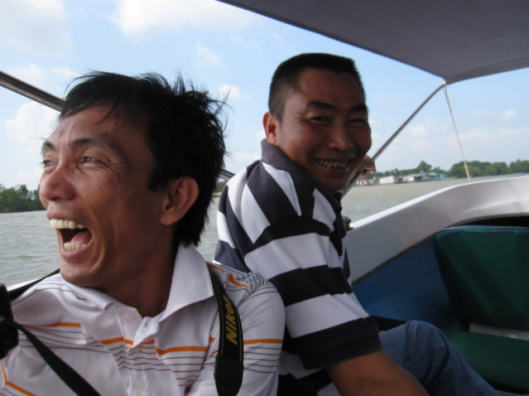Tiến về Năm Căn vì các em thân yêu. Tiến về Năm Căn vì các em thân yêu.