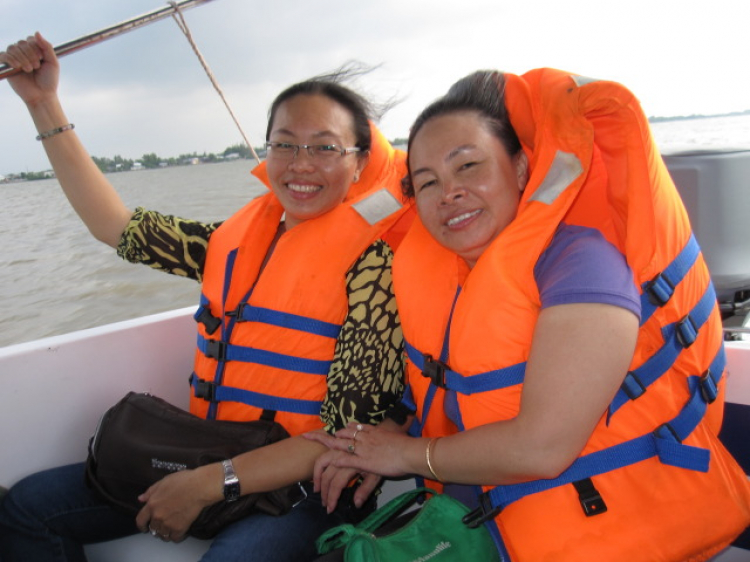 Tiến về Năm Căn vì các em thân yêu. Tiến về Năm Căn vì các em thân yêu.