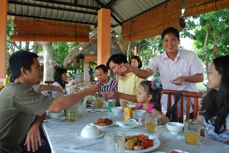 Hôm nay tiễn em theo chồng