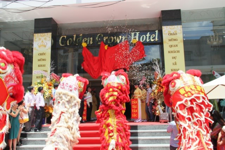 Chúc mừng bác Ricky_do khai trương GOLDEN CROWN HOTEL