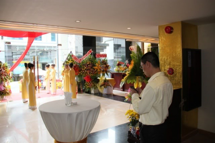 Chúc mừng bác Ricky_do khai trương GOLDEN CROWN HOTEL